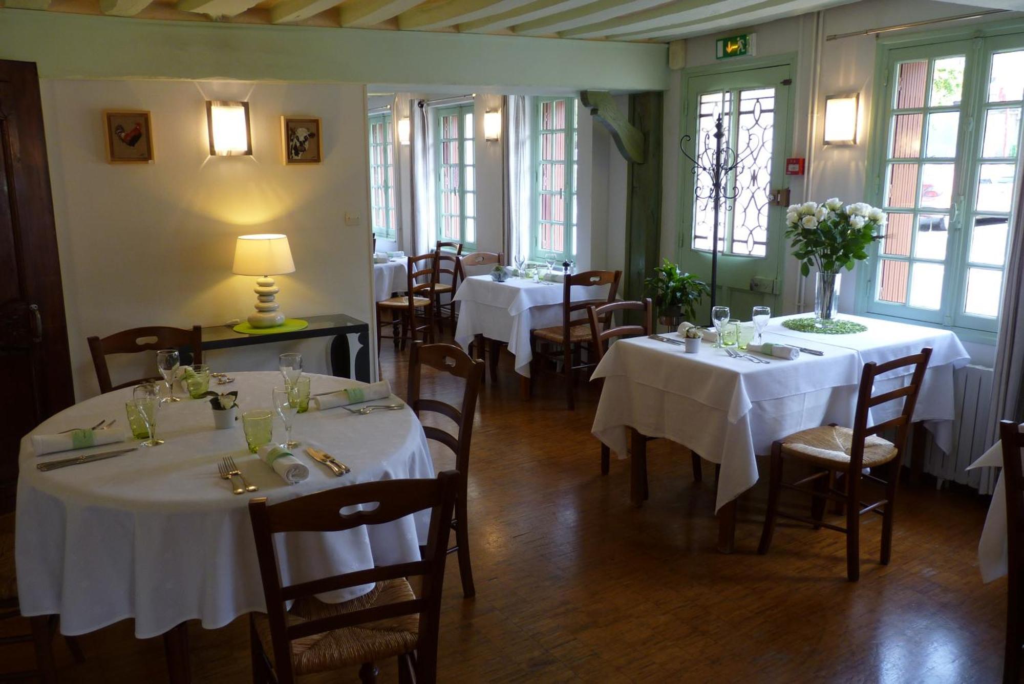Hotel-Restaurant La P'Tite Auberge Lillebonne Bagian luar foto