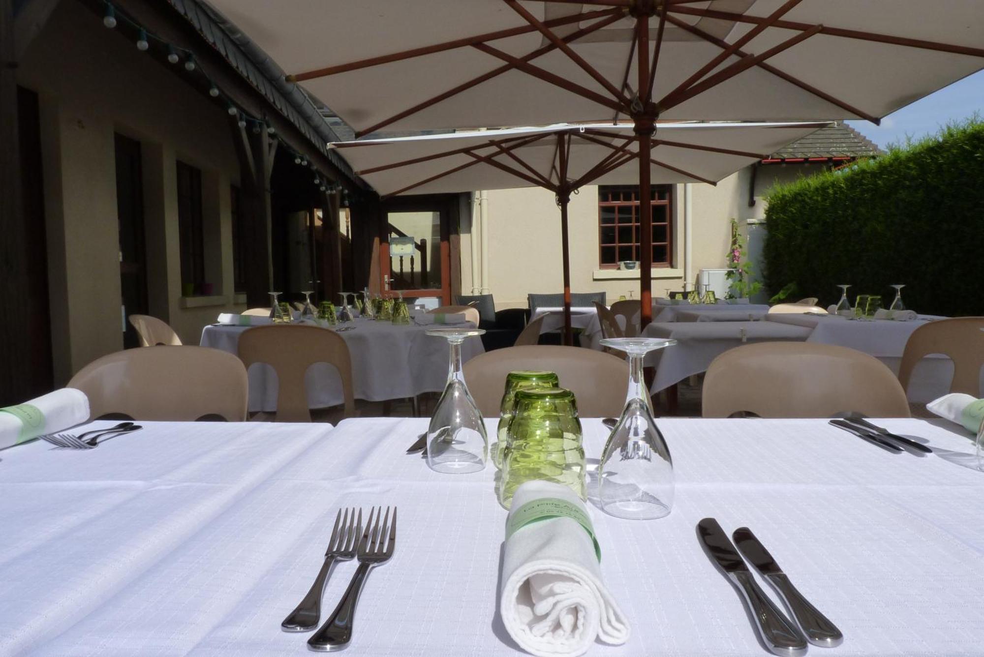 Hotel-Restaurant La P'Tite Auberge Lillebonne Bagian luar foto