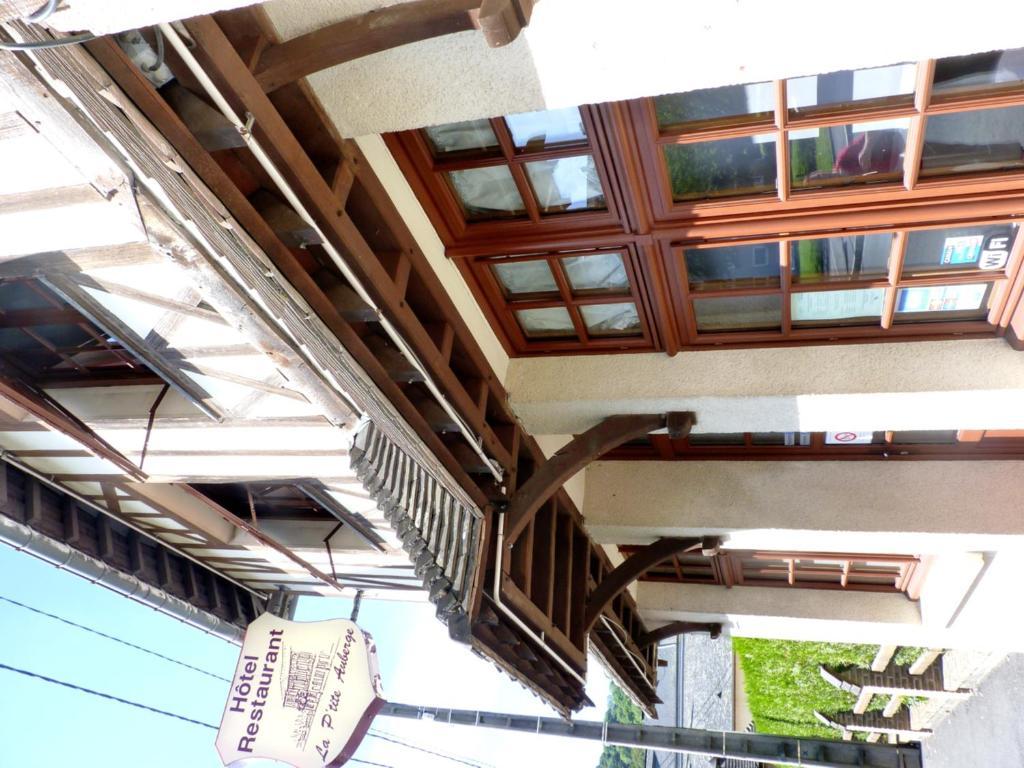 Hotel-Restaurant La P'Tite Auberge Lillebonne Bagian luar foto