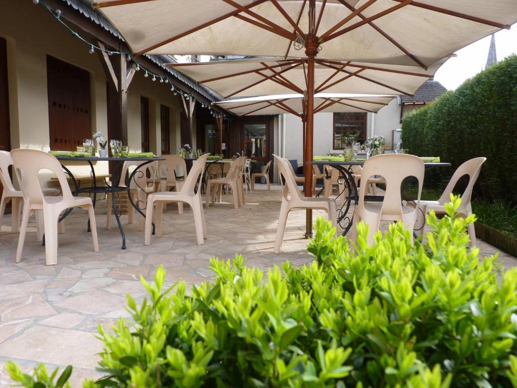 Hotel-Restaurant La P'Tite Auberge Lillebonne Bagian luar foto